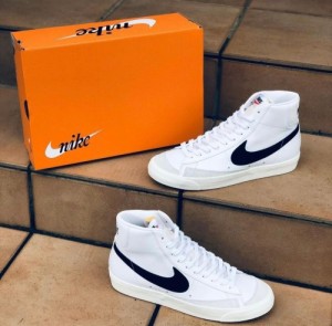 Nike Blazer Mid 77 White Black Women