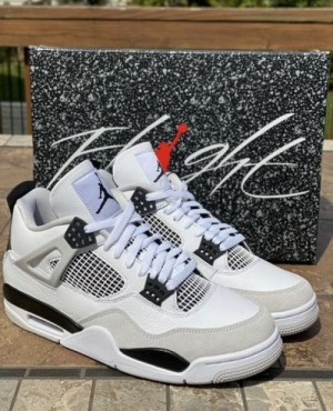 Air Jordan Retro 4 Military Black SEMI UA