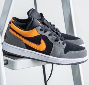 Air Jordan 1 low SE Vivid Orange