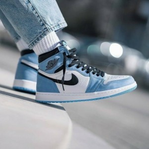 air jordan retro 1 university blue