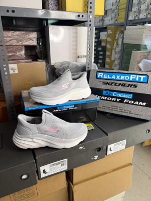 Wmns Ske_chers slipons for her grey