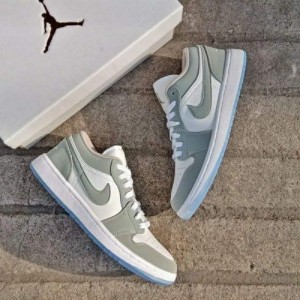 Air Jordan wolf gray with extra laces