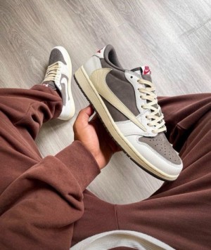 Air Jordan Retro 1 Low Travis Scott Reverse Mocha