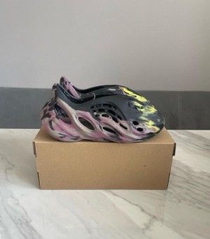 Adidass Yeezy Foamrunner MX Carbon