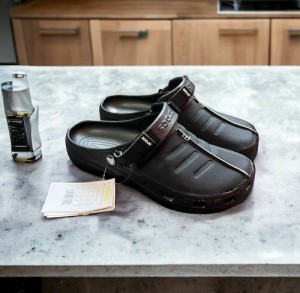 CROC S YUKOON CLOG BLACK