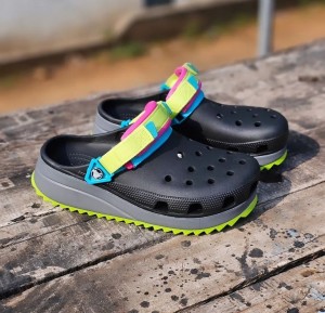 Crocs_Classic_Hiker_Multi_Black_352