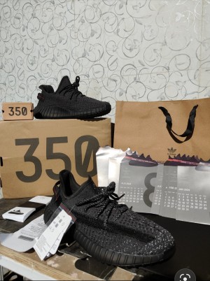 yezzy 350 Black reflective UA QUALITY  yezzy 350 Black reflective UA QUALITY