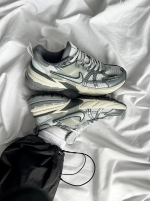 NikeV2K Run Platinum Gray and Silver