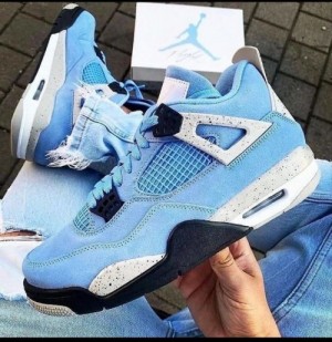 Jordan Retro 4 UNC Blue Suede