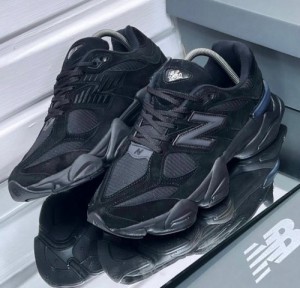 New Balance 9060 Triple Black