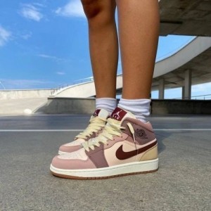 Air Jordan Retro 1 Pony Smoky Air Jordan Retro 1 Pony Smoky