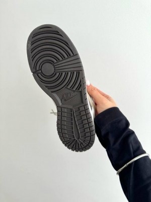 Nikee Otomo Katsuhiro X SB Dunk Low Dark Brown Nikee Otomo Katsuhiro X SB Dunk Low Dark Brown