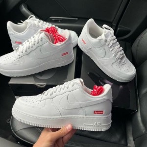 Airforc e 1 Supreme white red with extra lace As2