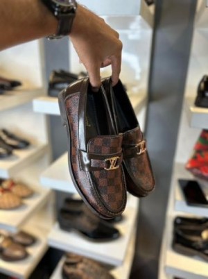 louiss Vuitton brown loafers