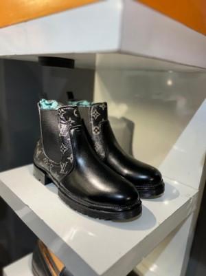 Louis Vuitton Chelsea LV Boot Black sig