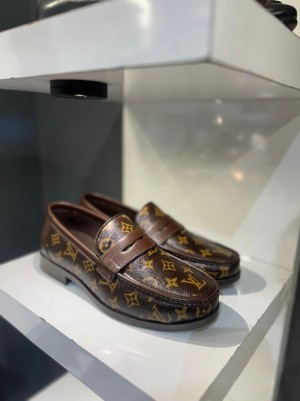 Louis Vuitton loafer LV 12 Brown sig