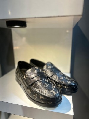 Louis Vuitton loafer LV 12 black sig