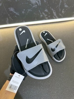 Air comfort footbed slides