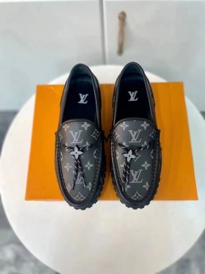 L OUIS VUITTON MONOGRAM RACER MOCCASINS PREMIUM LOAFER