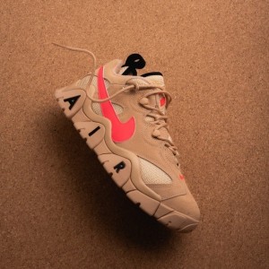 N ike Air Barrage Low Wheat