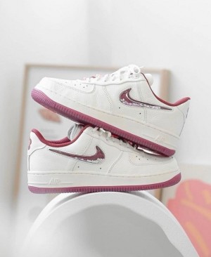 N IKE AIRFORCE 1 VALENTINES DAY 2024