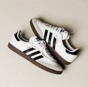 A DIDAS SAMBA WHITE BLACK WOMEN