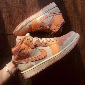 Air Jordan Retro 1 Apricot Orange