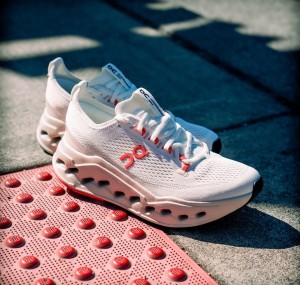  On Cloudsurfer Max Ivory White Salmon