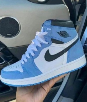 Nikee Jordan Retro 1 University Blue Women