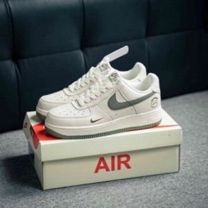 Nikee Airforce 1 travis scott olive