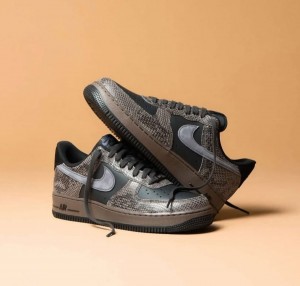 N ike AirForce 1 07 LV8 Snakeskin Pack Off