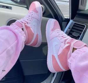 jordan retro 1 mid digital pink