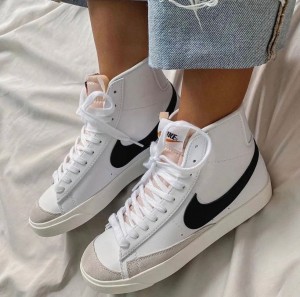 blazer mid 77 vintage white black