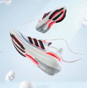 Adiddass Ultraboost Light neon Running