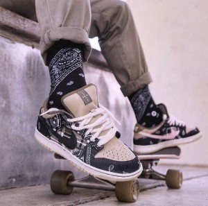 Travis Scott Bandana X SB Dunk Low