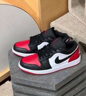 Nikee Air Jordan Retro 1 Low Bred Toe