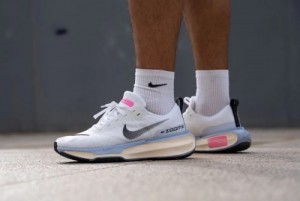 Nikee Zoom X Invincible Run 3 White