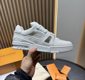 Louis Vui ton trainer triple white
