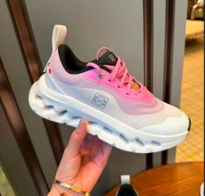 ON CLOUDtilt X LOEWE PINK