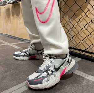 Nik e V2K Run cool Grey Pink