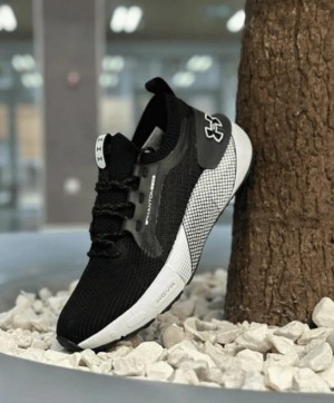 Under Ar mour hovr phantom 3 se black white