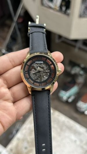 FOSSIL AUTO