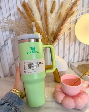 Stanley The Quencher H2.0 Flowstate Tumbler 40 OZ Pista Green