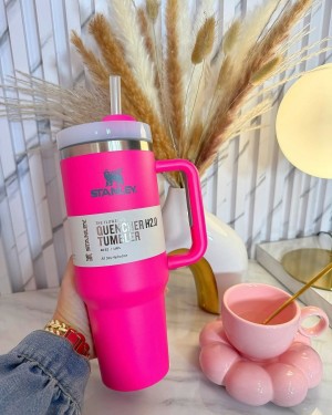 Stanley The Quencher H2.0 Flowstate Tumbler  40 OZ Hot Pink