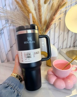 Stanley The Quencher H2.0 Flowstate Tumbler 40 OZ Black