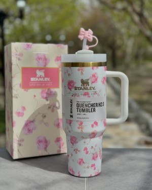 Stanley x LoveShackFancy Flowstate Quencher 40 oz White Floral