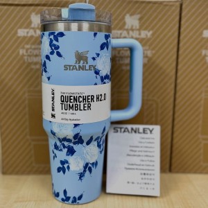 Stanley x LoveShackFancy Flowstate Quencher 40 oz  Blue Floral