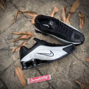 Nikee Shox R4 BLACK METALLIC SILVER