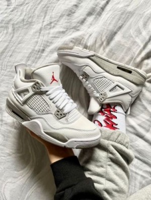 NIKEE AIR JORDAN 4 OREO SEMI UA