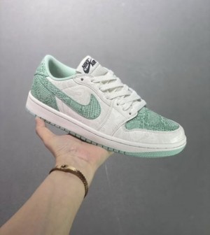 NIKEE AIR JORDAN 1 LOW YEAR OF THE SNAKE 2025